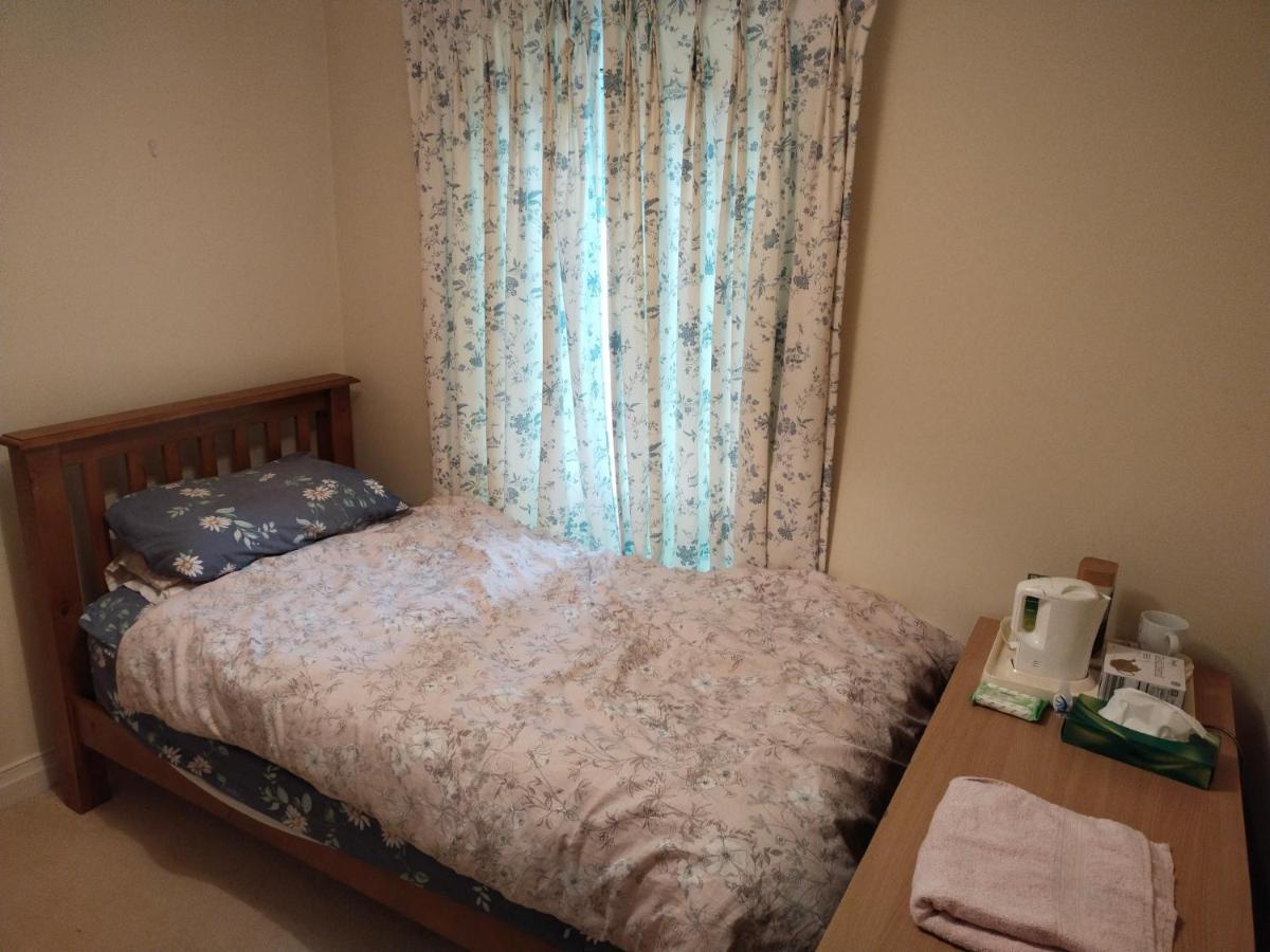 Crescent Apartments Homestay คอร์ก ภายนอก รูปภาพ