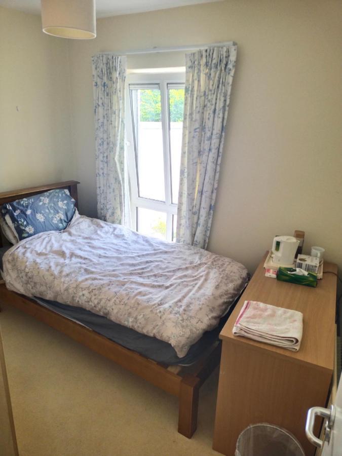 Crescent Apartments Homestay คอร์ก ภายนอก รูปภาพ