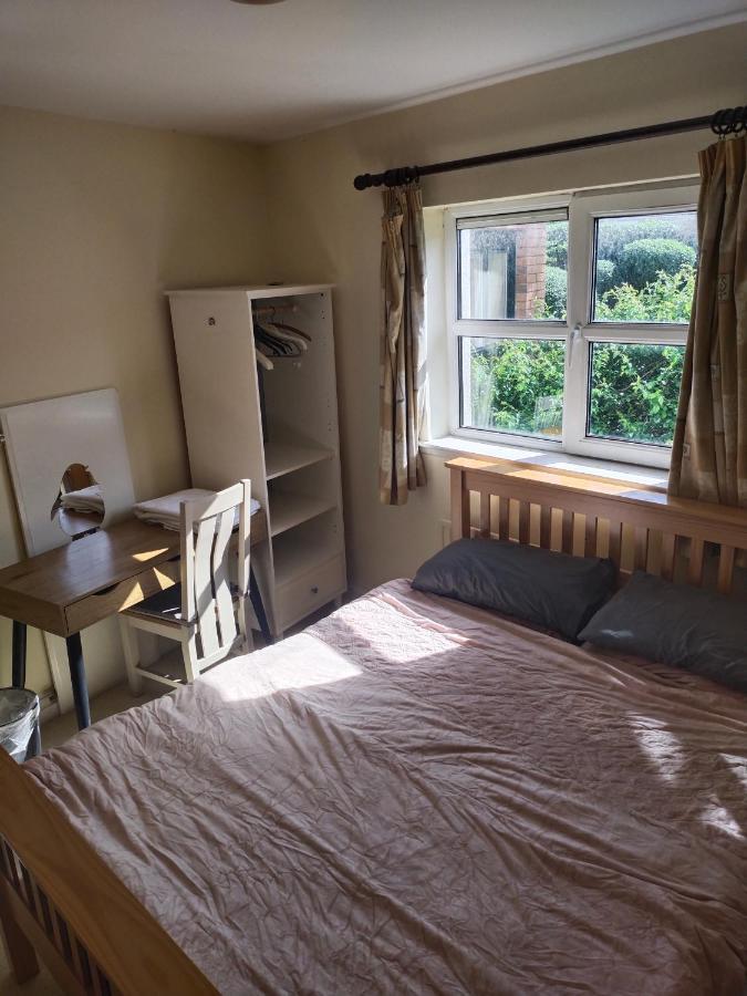 Crescent Apartments Homestay คอร์ก ภายนอก รูปภาพ